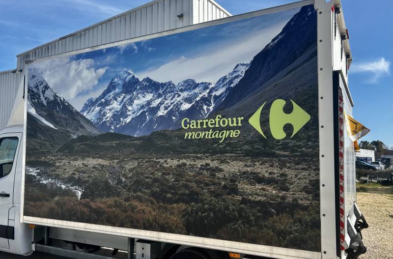 flocage publicitaire sur un camion